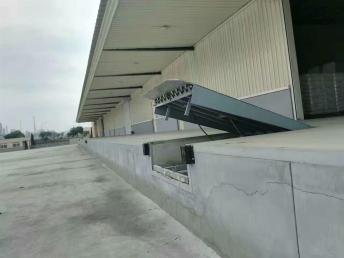 圖 連云港移動(dòng)式登車橋價(jià)格 技術(shù)成熟 產(chǎn)品穩(wěn)定 濟(jì)南工程機(jī)械